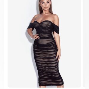 Miss Circle

Quenby Black Off Shoulder Mesh Maxi Dress